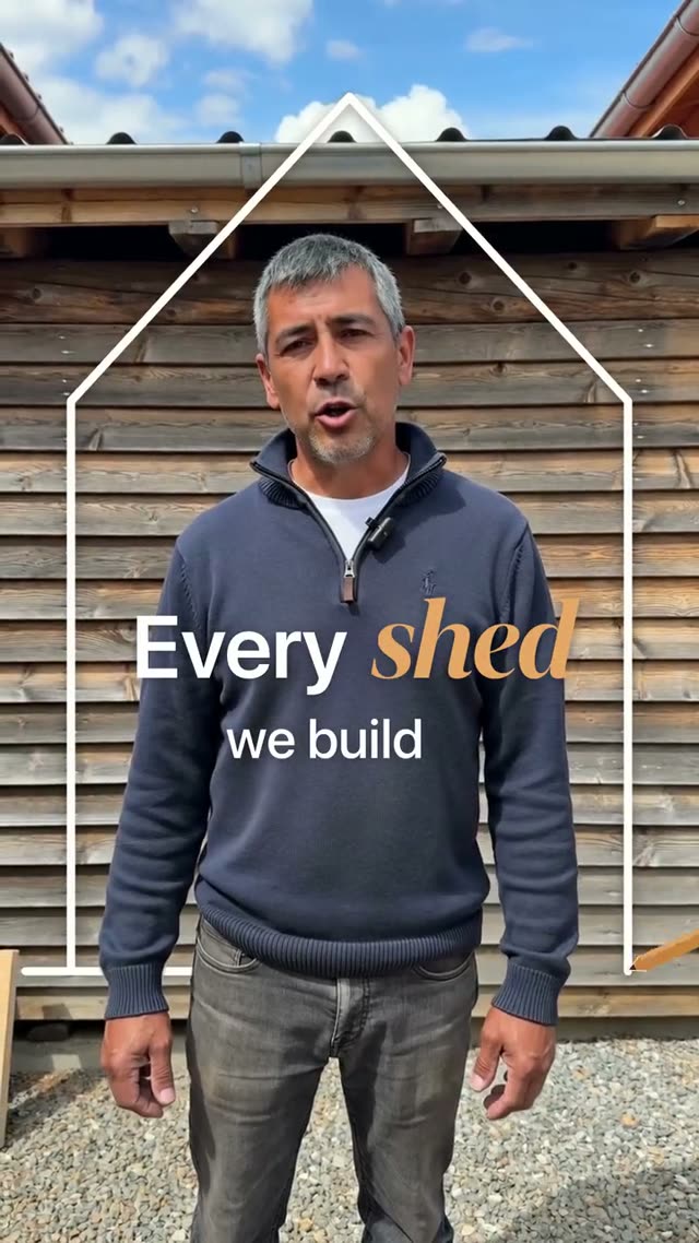 Oakyard Sheds: KI-Talking-Head-Video für handgebaute Gartenhäuser, Zäune und Tore, Sprecher mit Untertiteln und Motion-Design-Einblendungen im Format 9:16