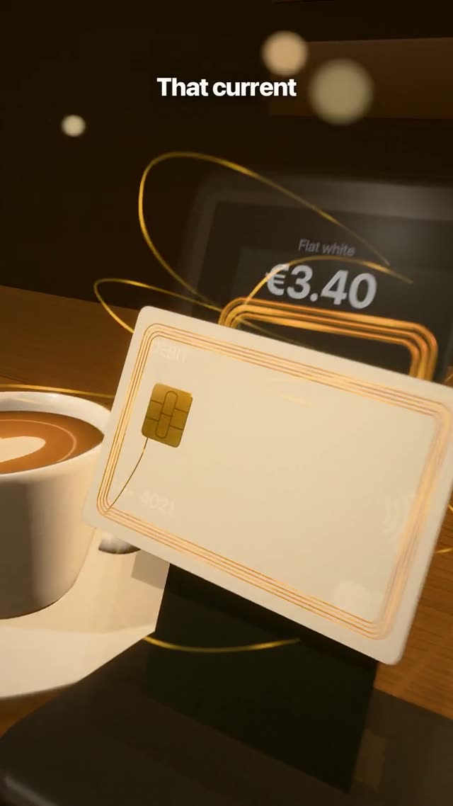 Tap to pay: KI-generierter 3D-Werbefilm für kontaktloses Bezahlen mit der Karte, eine durchgehende Kamerafahrt durch 3D-Welten im Format 9:16